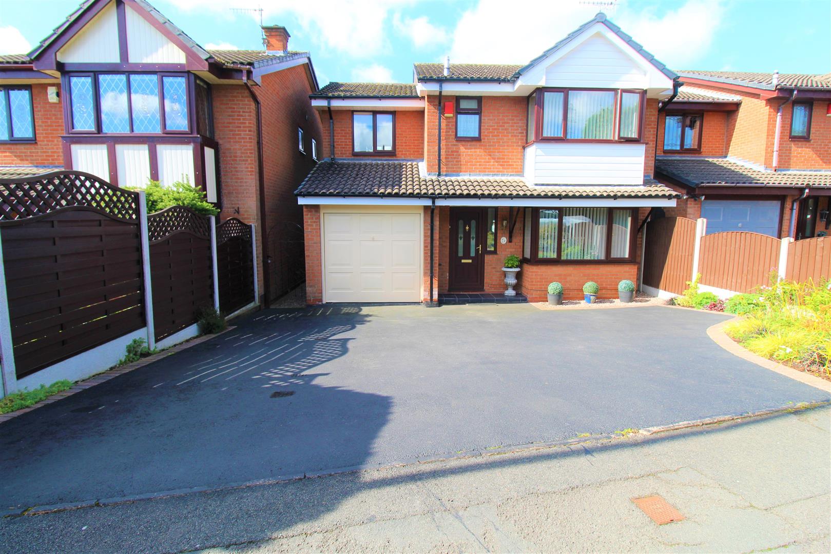 Powderham Close, Packmoor, Stoke-On-Trent